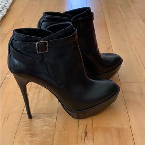Burberry black leather boots size 37